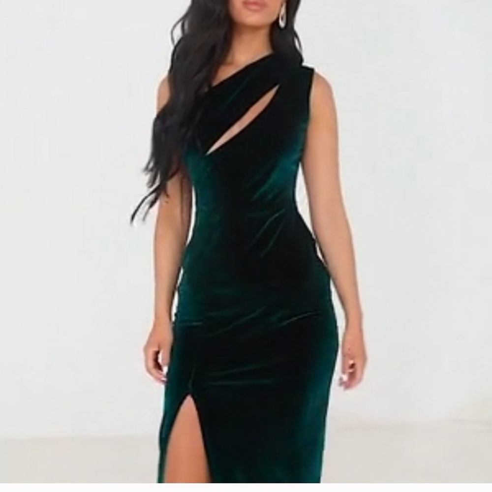PrettyLittleThing One Shoulder Velvet Dress in Deep Green